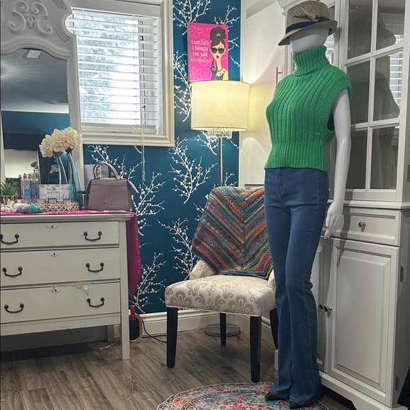 STUNNING Zara BRIGHT Green Sleeveless Turtleneck Sweater. In size M - Picture 6 of 12